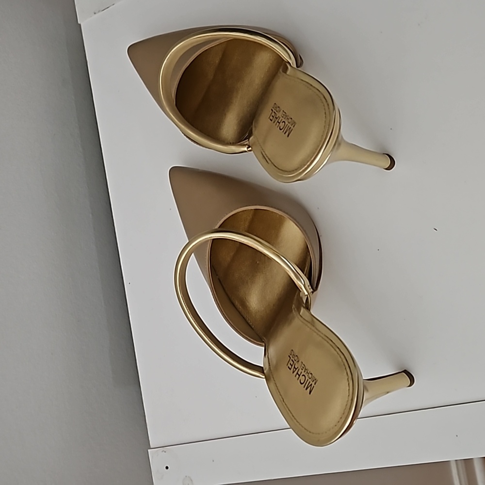 Shoes - Picture 2 of 4